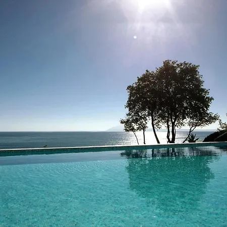 Kumaro Beachfront Pool Farm Holiday home