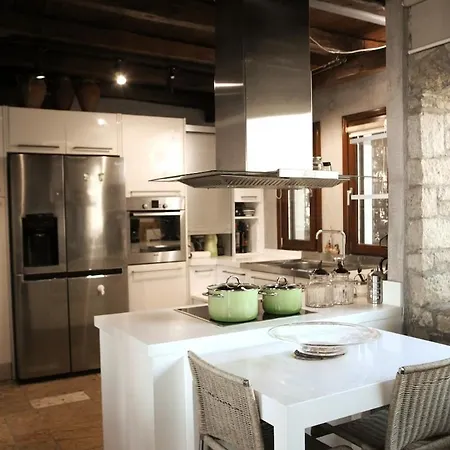 Kumaro Beachfront Pool Farm בית נופש *